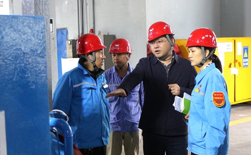 宜昌市國資委黨委委員、副主任曹紅國到股份公司開展主題教育調研(圖1)
